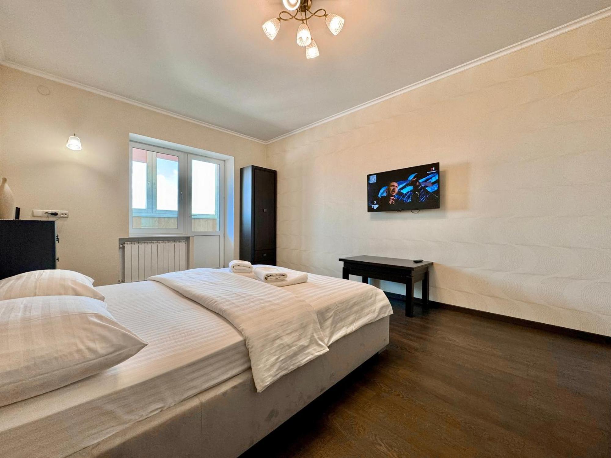 Apartpoltava світлі просторі 80м2 , 2-окремі кімнати, новобудова центр чек банківський Apartment Poltawa