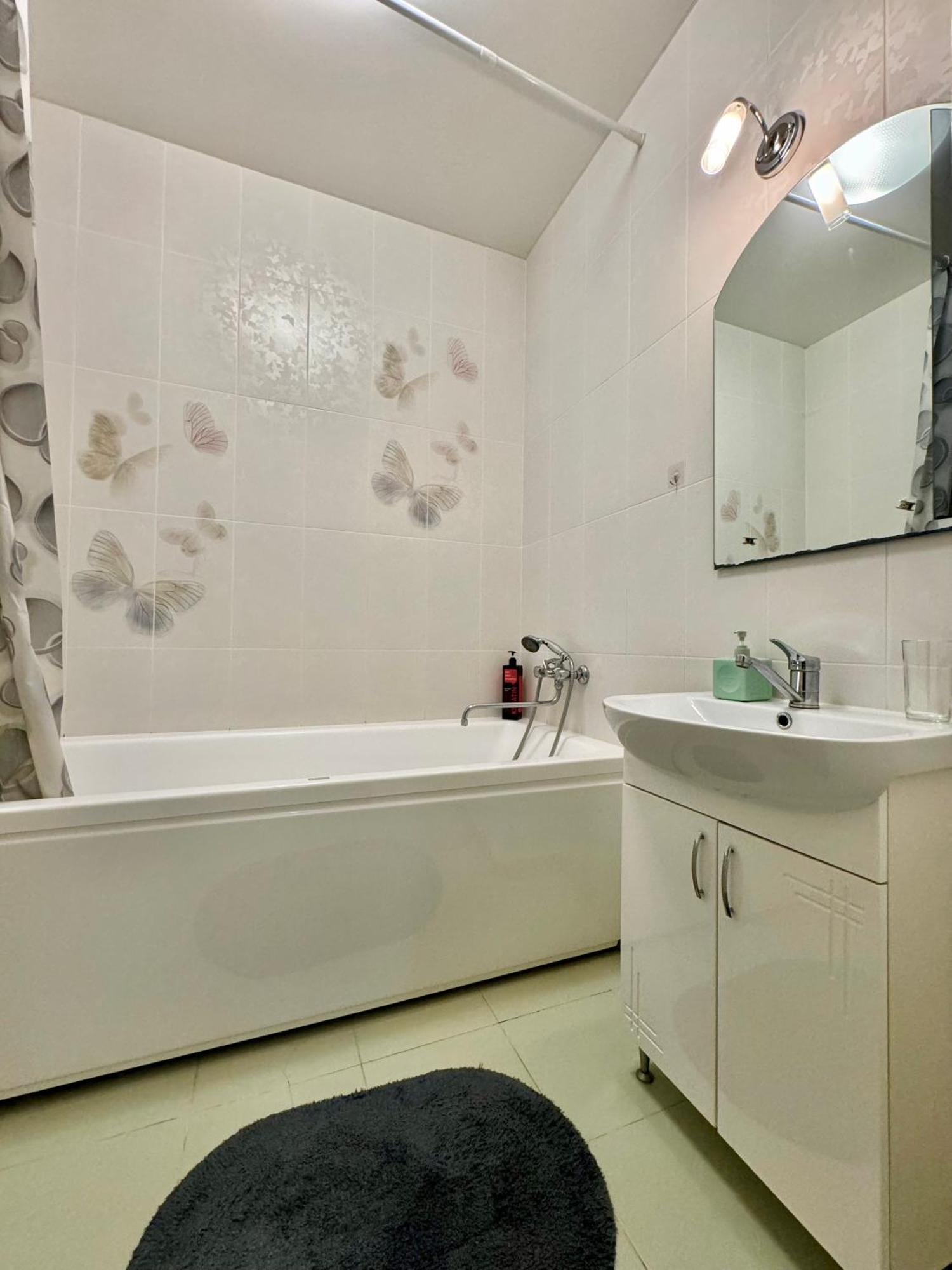 Apartpoltava світлі просторі 80м2 , 2-окремі кімнати, новобудова центр чек банківський Apartment Poltawa