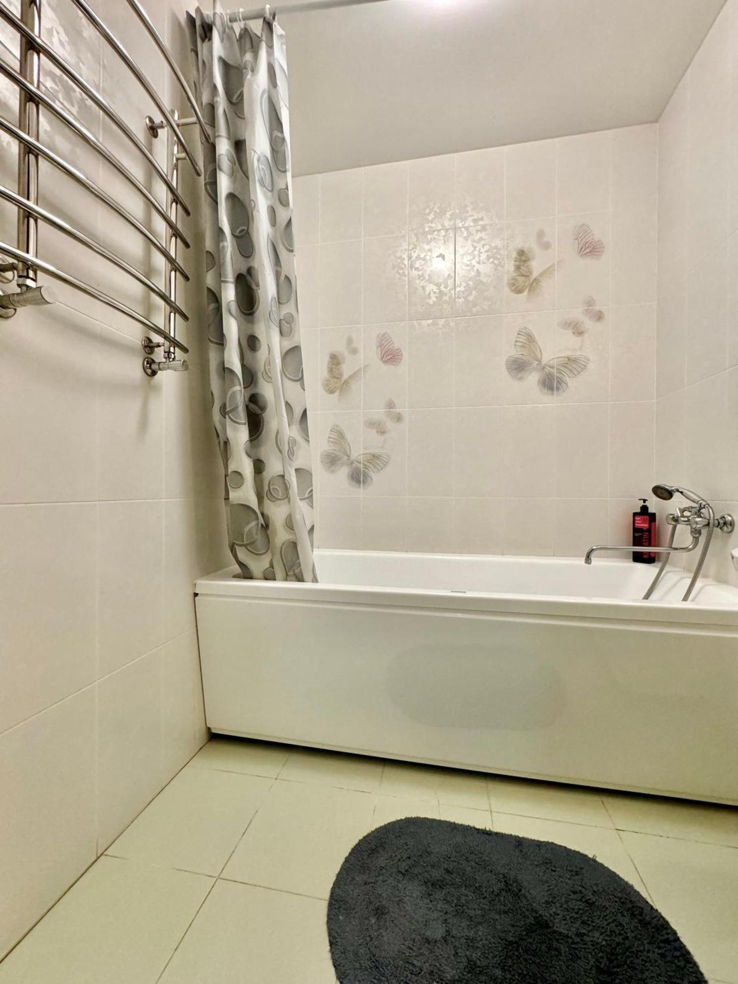 Apartment Apartpoltava світлі просторі 80м2 , 2-окремі кімнати, новобудова центр чек банківський Poltawa